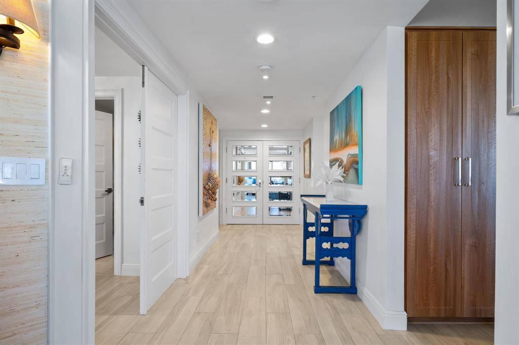 Hollywood, FL 33019,6051 N Ocean Dr #305