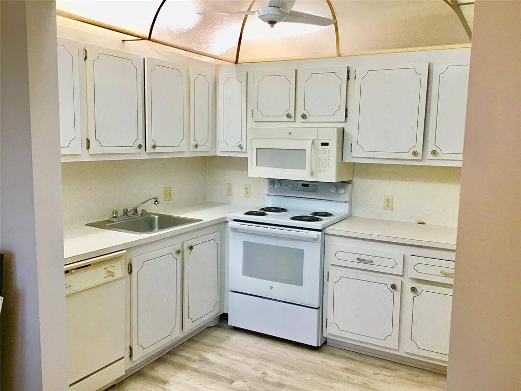 Boca Raton, FL 33434,204 Preston #204