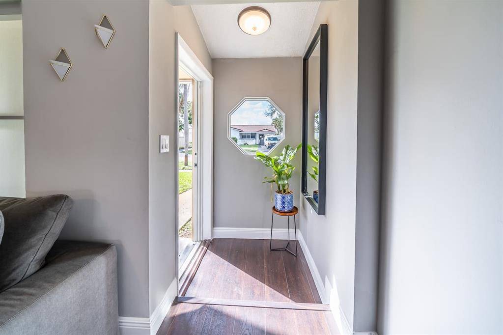 Hollywood, FL 33021,2101 N 52nd Ave