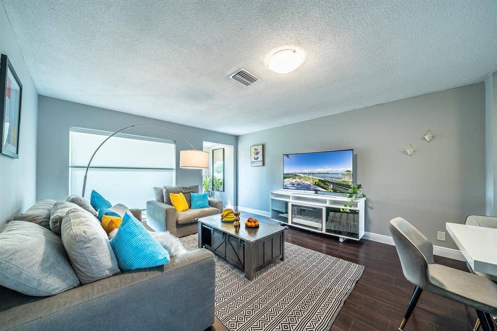 Hollywood, FL 33021,2101 N 52nd Ave