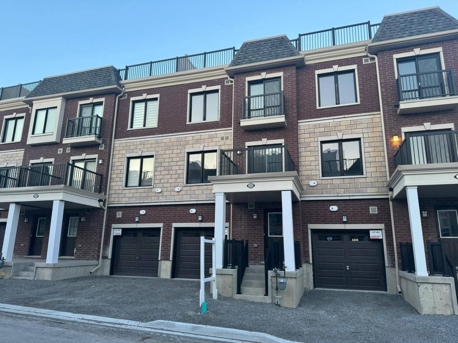 Whitchurch-stouffville, ON L4A 4W8,23 Canton LN #43