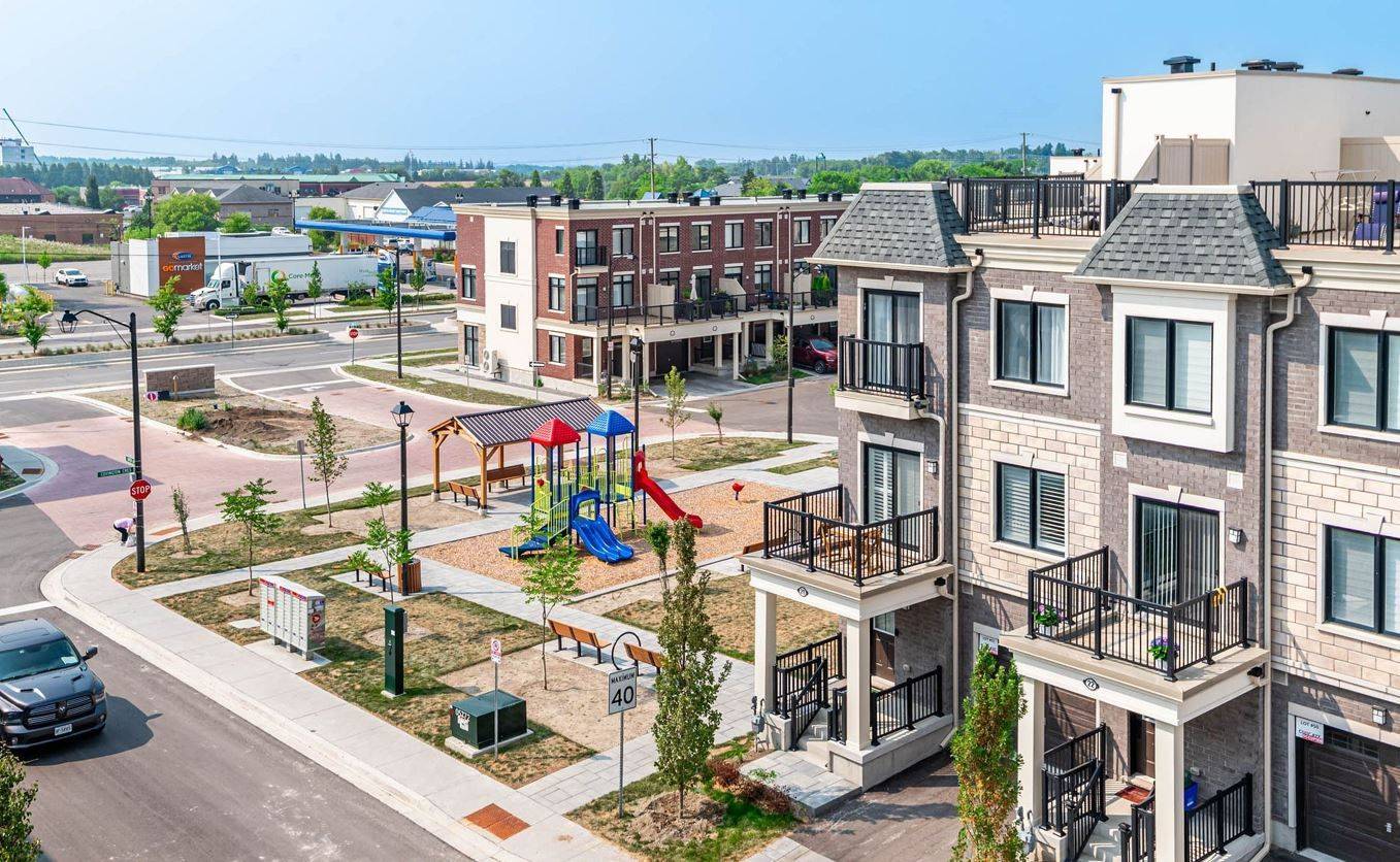 Whitchurch-stouffville, ON L4A 4W8,23 Canton LN #43