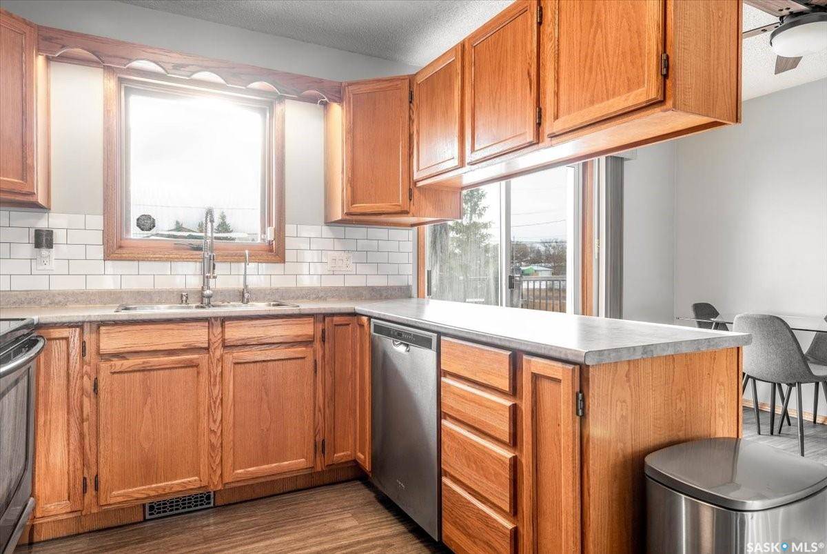 Regina, SK S4R 0X1,4317 3rd AVENUE N