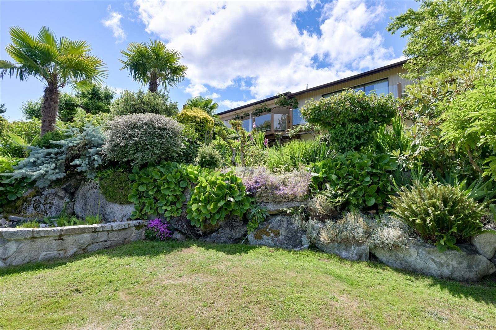 Saanich, BC V9E 2A8,5489 Forest Hill Rd