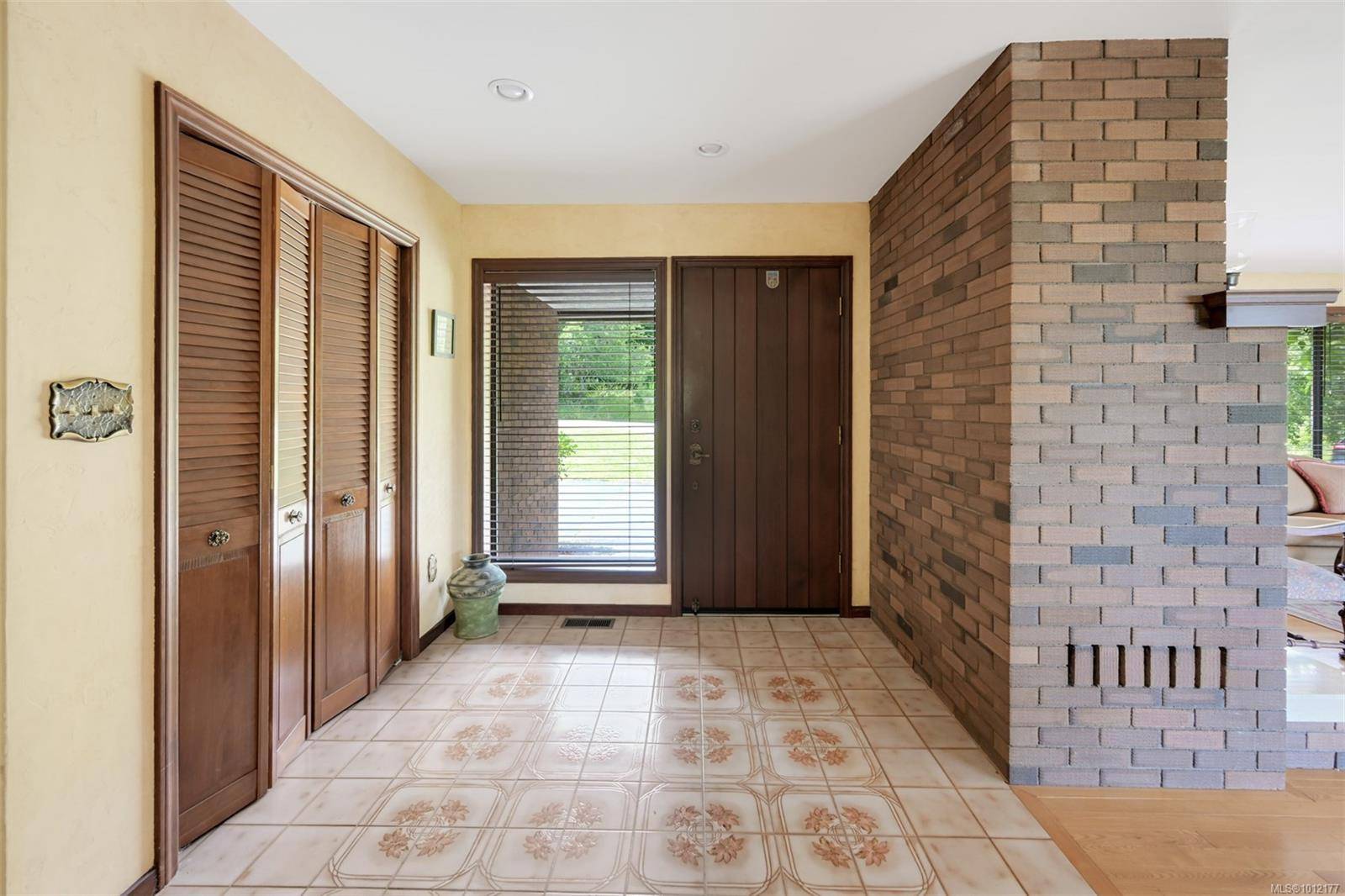 Saanich, BC V9E 2A8,5489 Forest Hill Rd