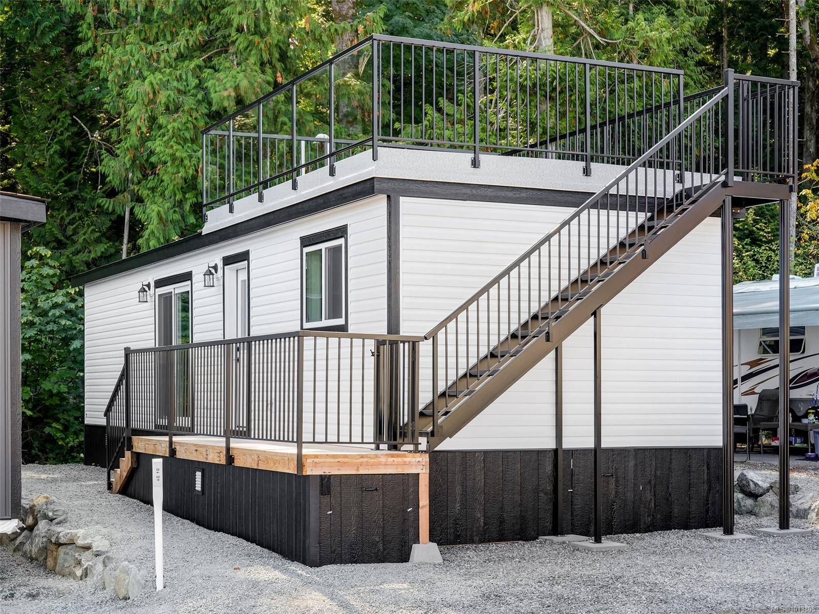 Central Saanich, BC V8M 0C3,747 Old Place Rd #432