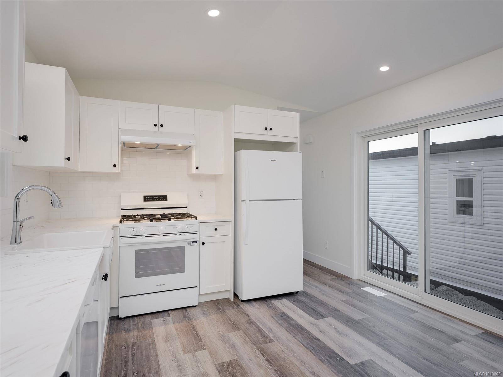 Central Saanich, BC V8M 0C3,747 Old Place Rd #432