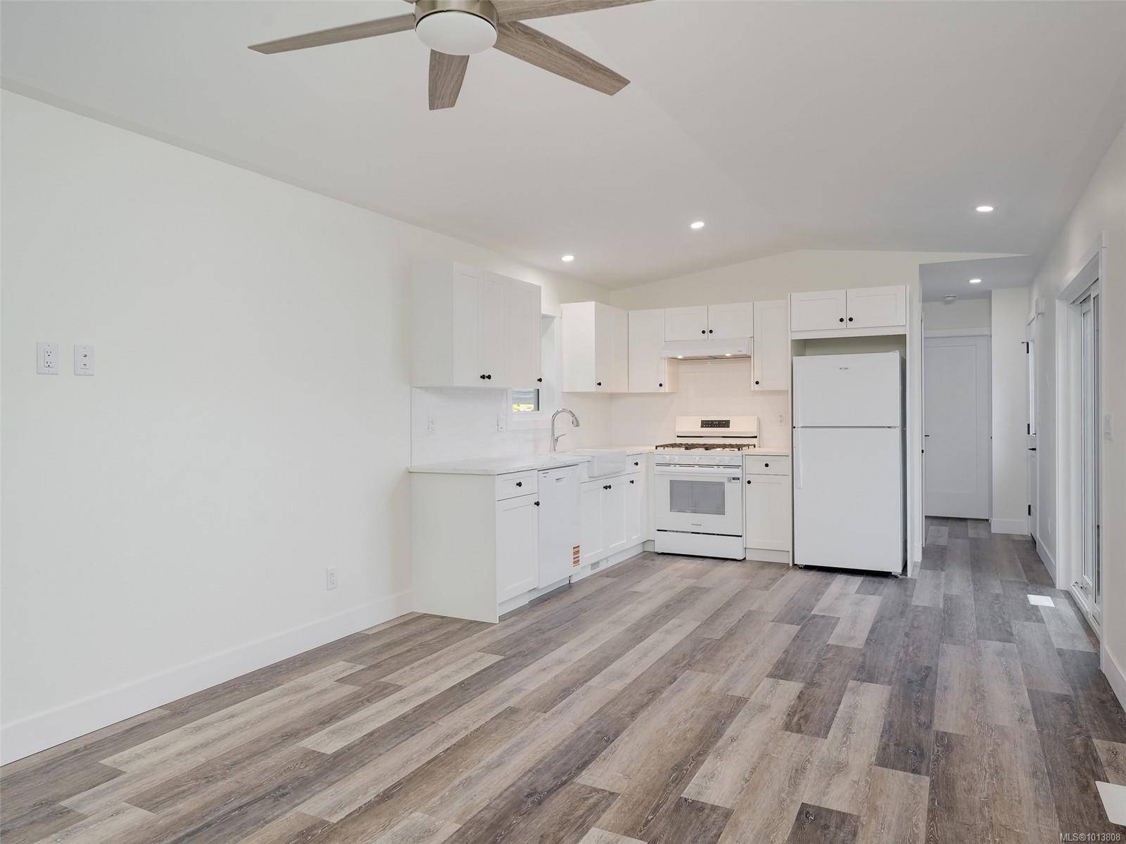 Central Saanich, BC V8M 0C3,747 Old Place Rd #432