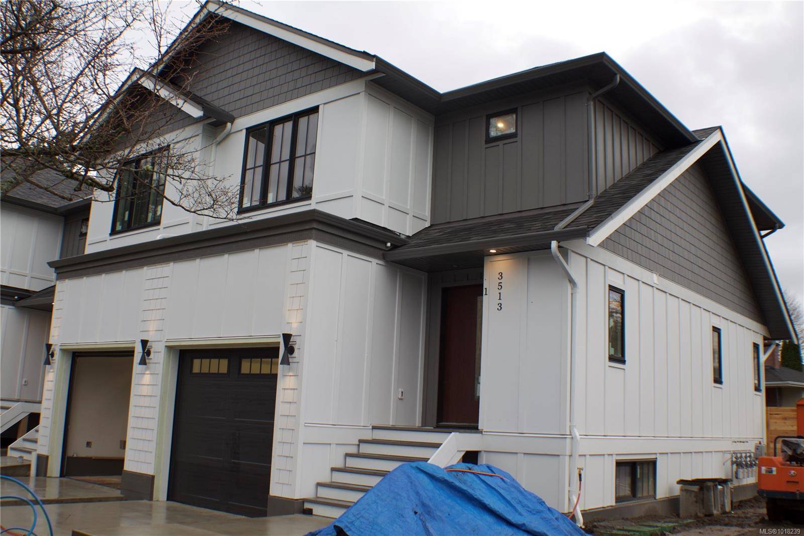 Oak Bay, BC V8R 3K5,3513 Henderson Rd #2