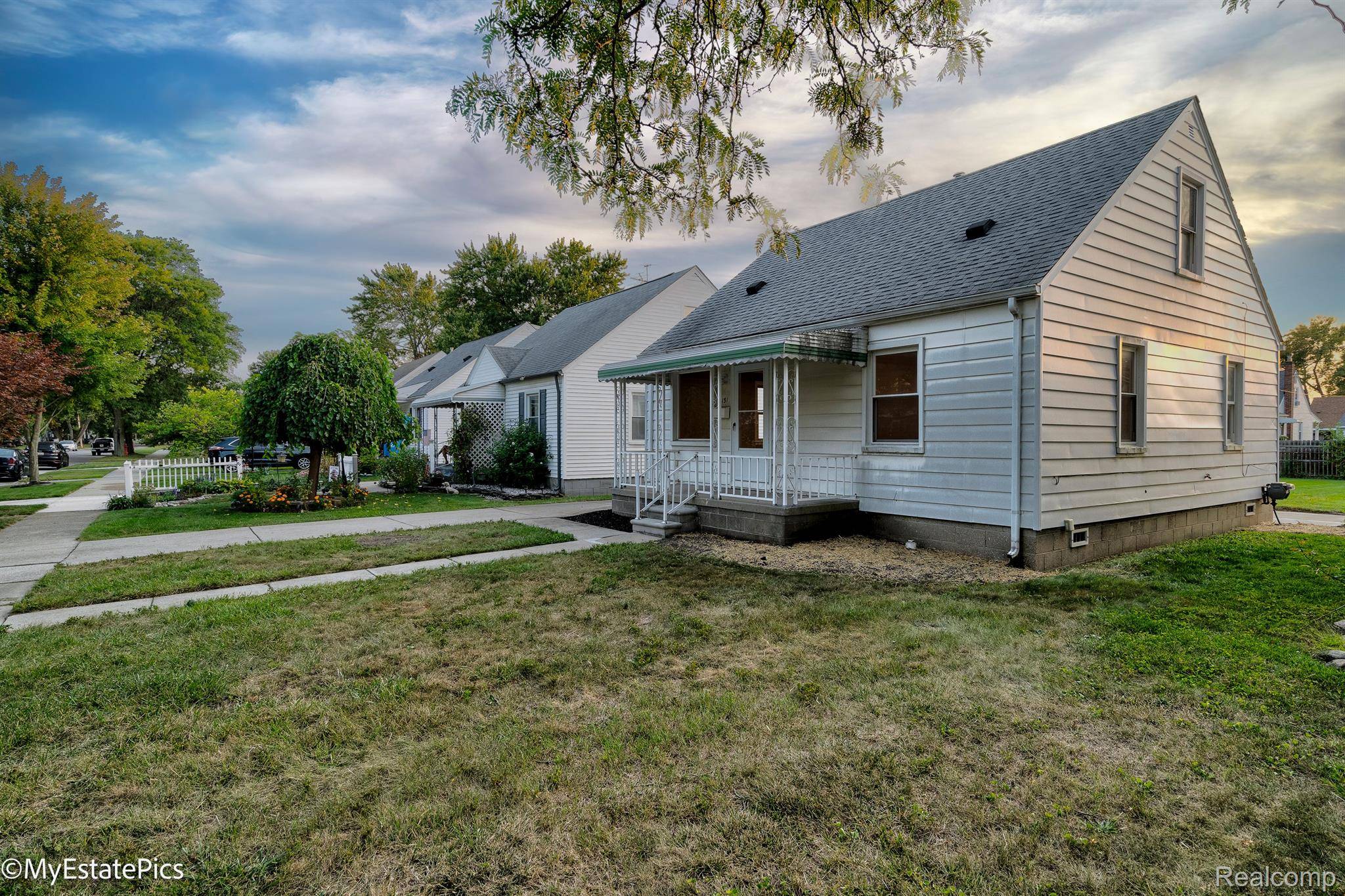 Garden City, MI 48135,6151 HELEN ST