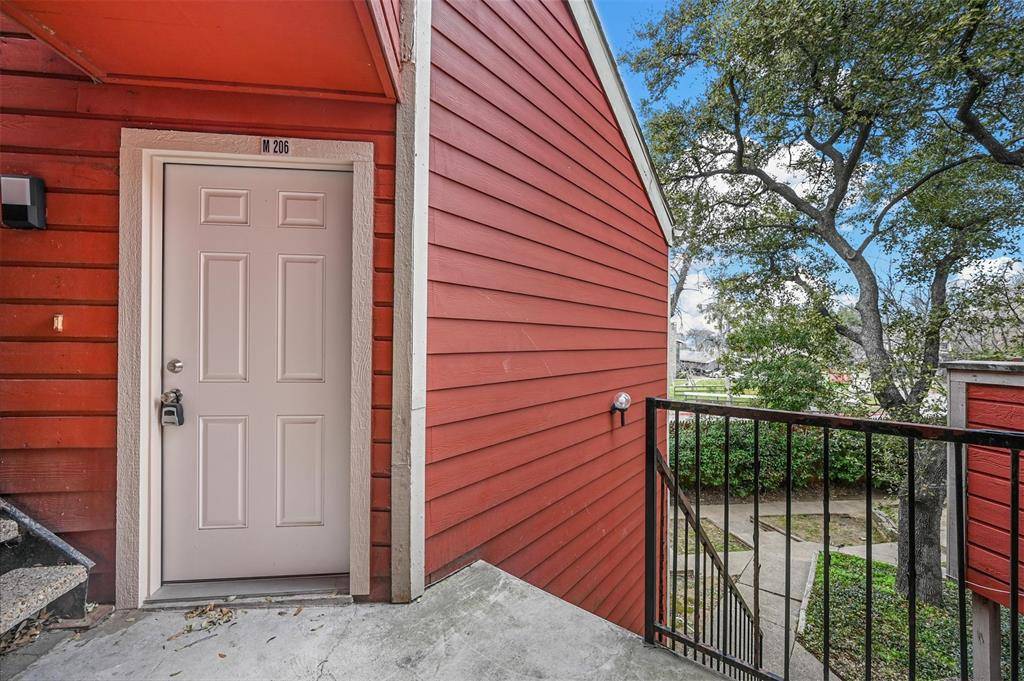 Dallas, TX 75243,9825 Walnut Street #206