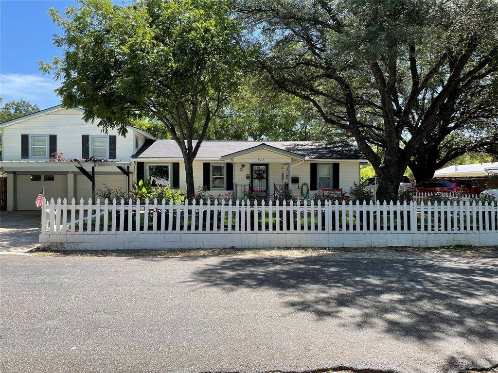 Azle, TX 76020,125 Live Oak Drive