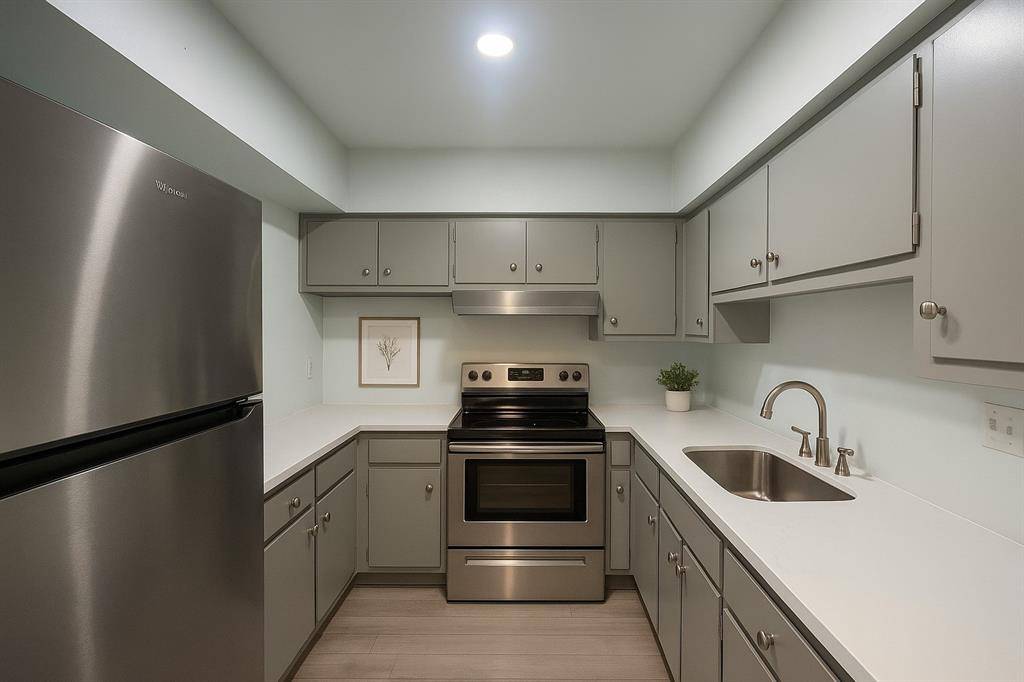 Dallas, TX 75235,5311 Fleetwood Oaks Avenue #166