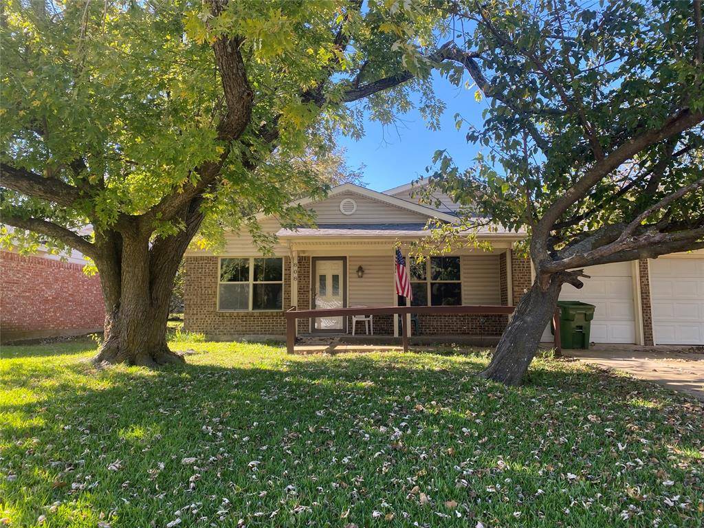 Howe, TX 75459,808 N Hughes Street