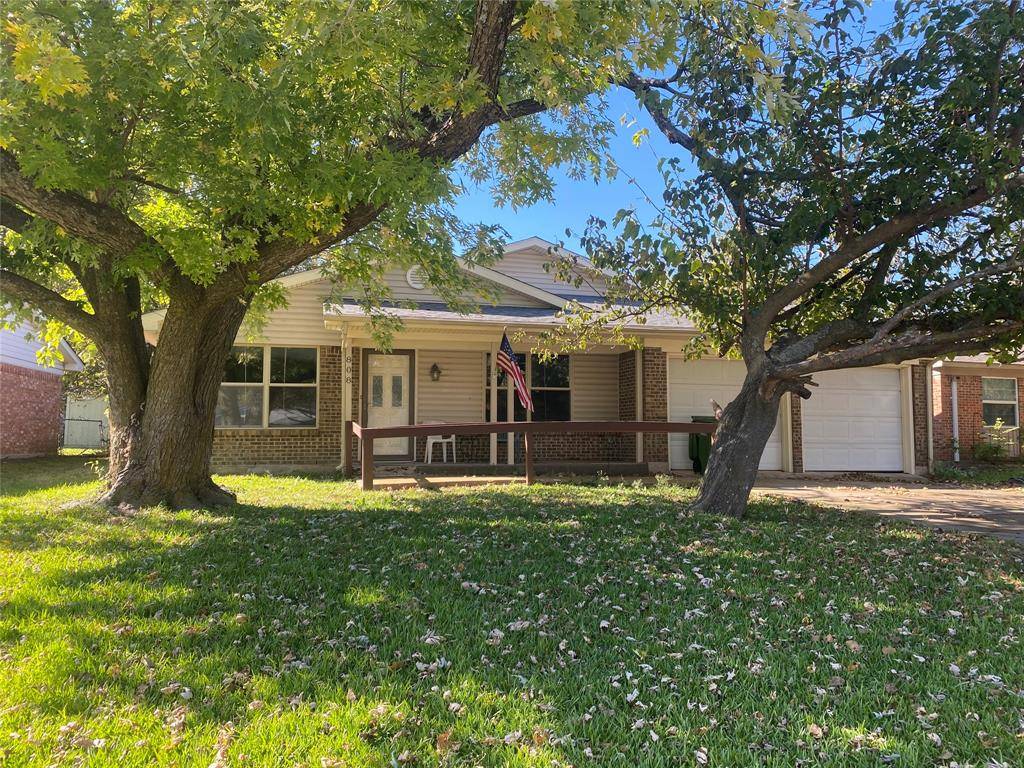 Howe, TX 75459,808 N Hughes Street