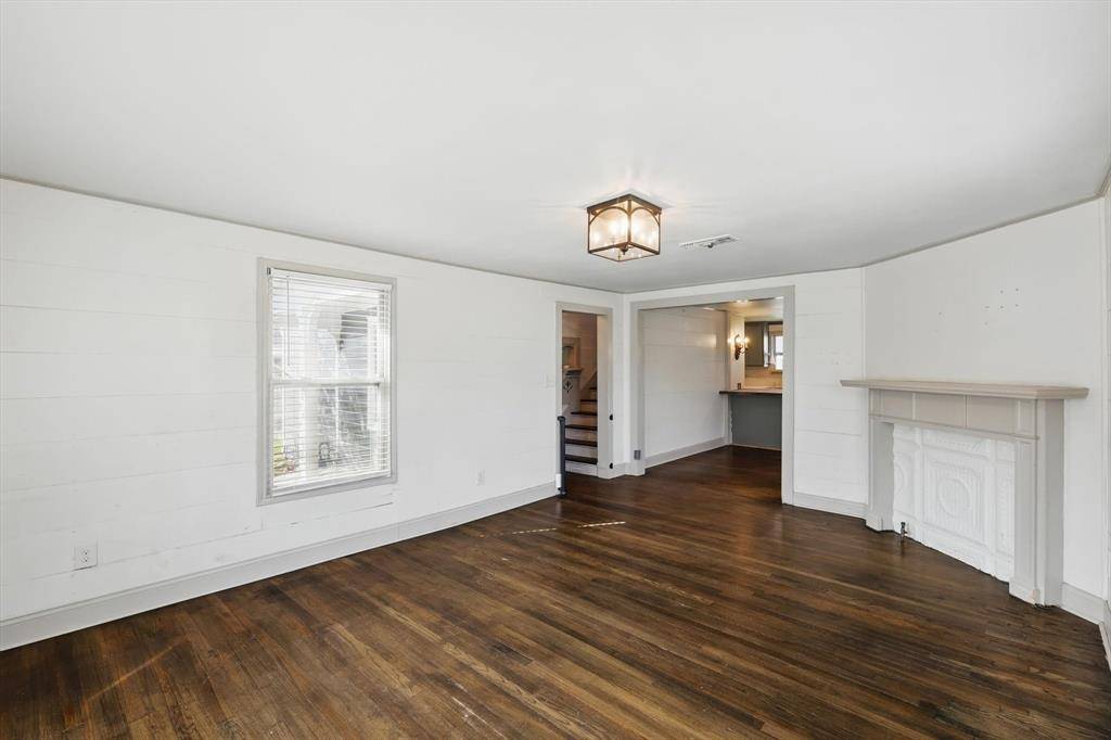 Sherman, TX 75092,932 N Woods Street