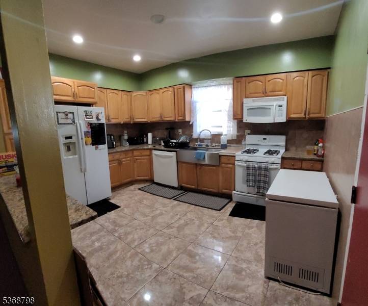 East Orange City, NJ 07018,6 Emerson St