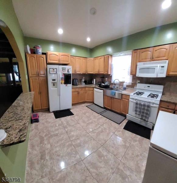 East Orange City, NJ 07018,6 Emerson St