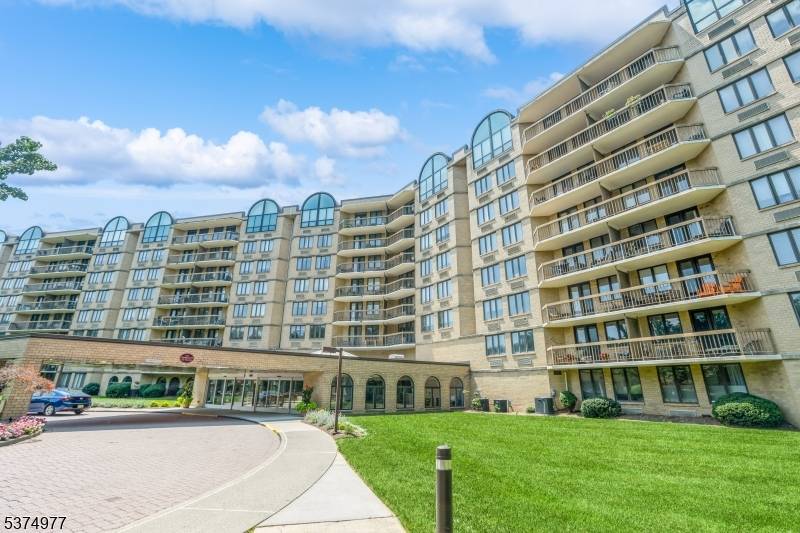 West Orange Twp., NJ 07052,10 Smith Manor Blvd #121