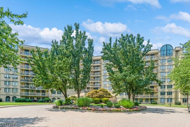 West Orange Twp., NJ 07052,10 Smith Manor Blvd #121