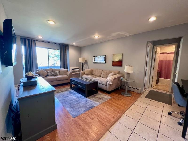 Nutley Twp., NJ 07110,14 River #F