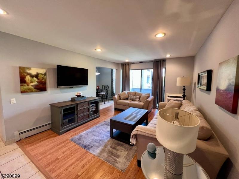 Nutley Twp., NJ 07110,14 River #F