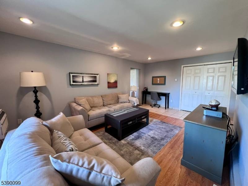 Nutley Twp., NJ 07110,14 River #F