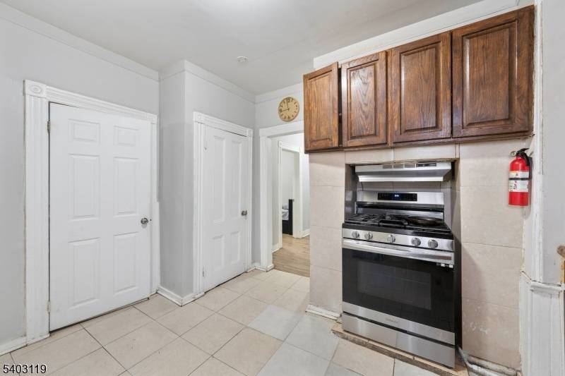 Elizabeth City, NJ 07201,1124 Hampton Pl