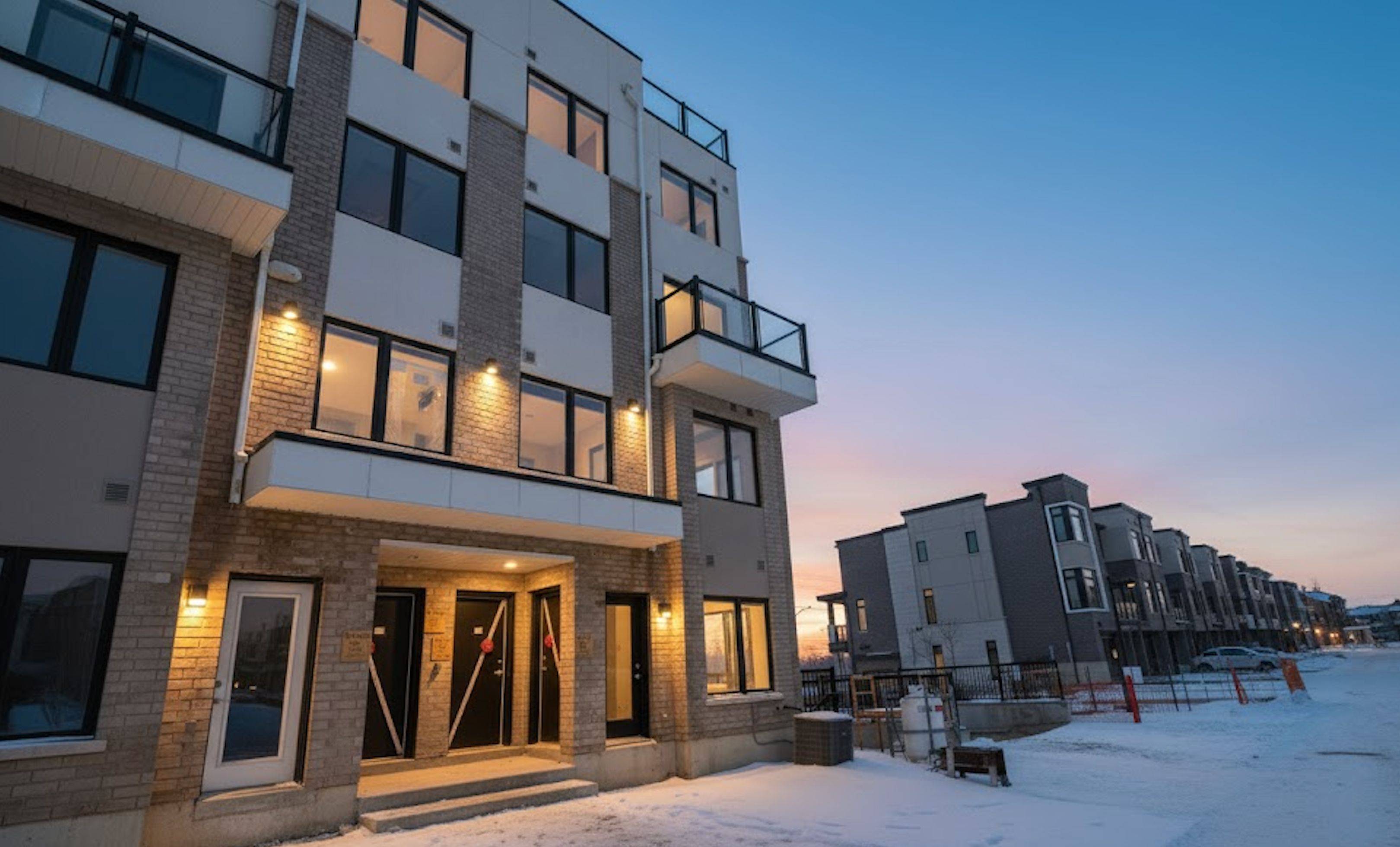 Pickering, ON L1X 0S9,1695 Dersan ST #317