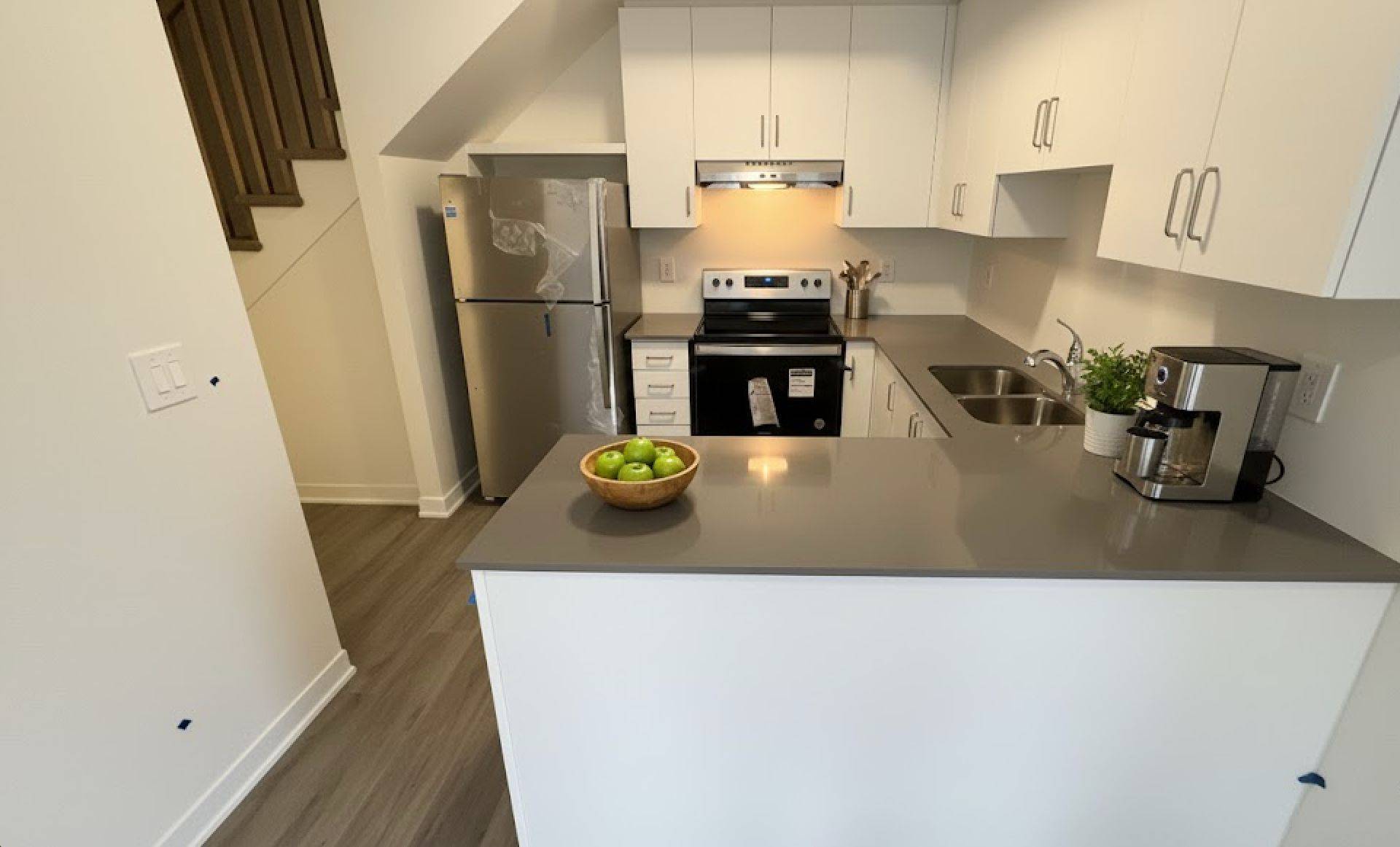 Pickering, ON L1X 0S9,1695 Dersan ST #317