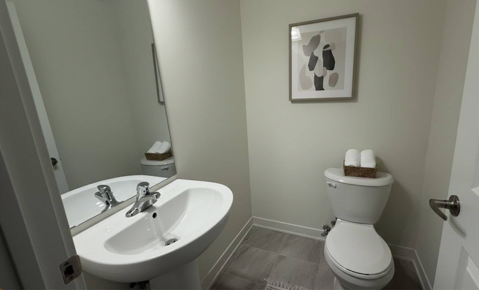 Pickering, ON L1X 0S9,1695 Dersan ST #317