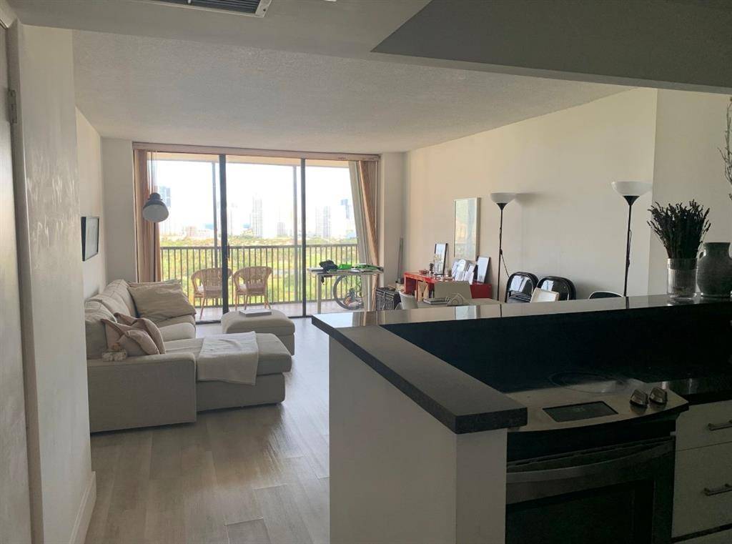 Aventura, FL 33180,20301 W Country Club Dr #2025