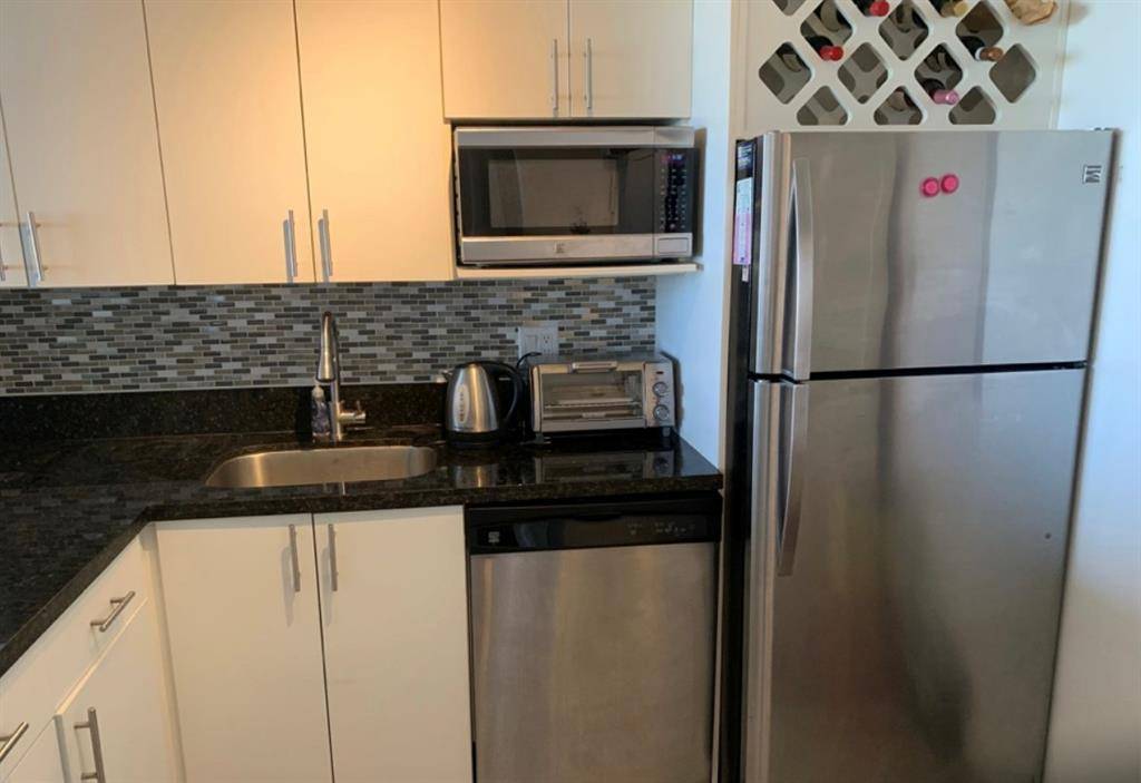 Aventura, FL 33180,20301 W Country Club Dr #2025