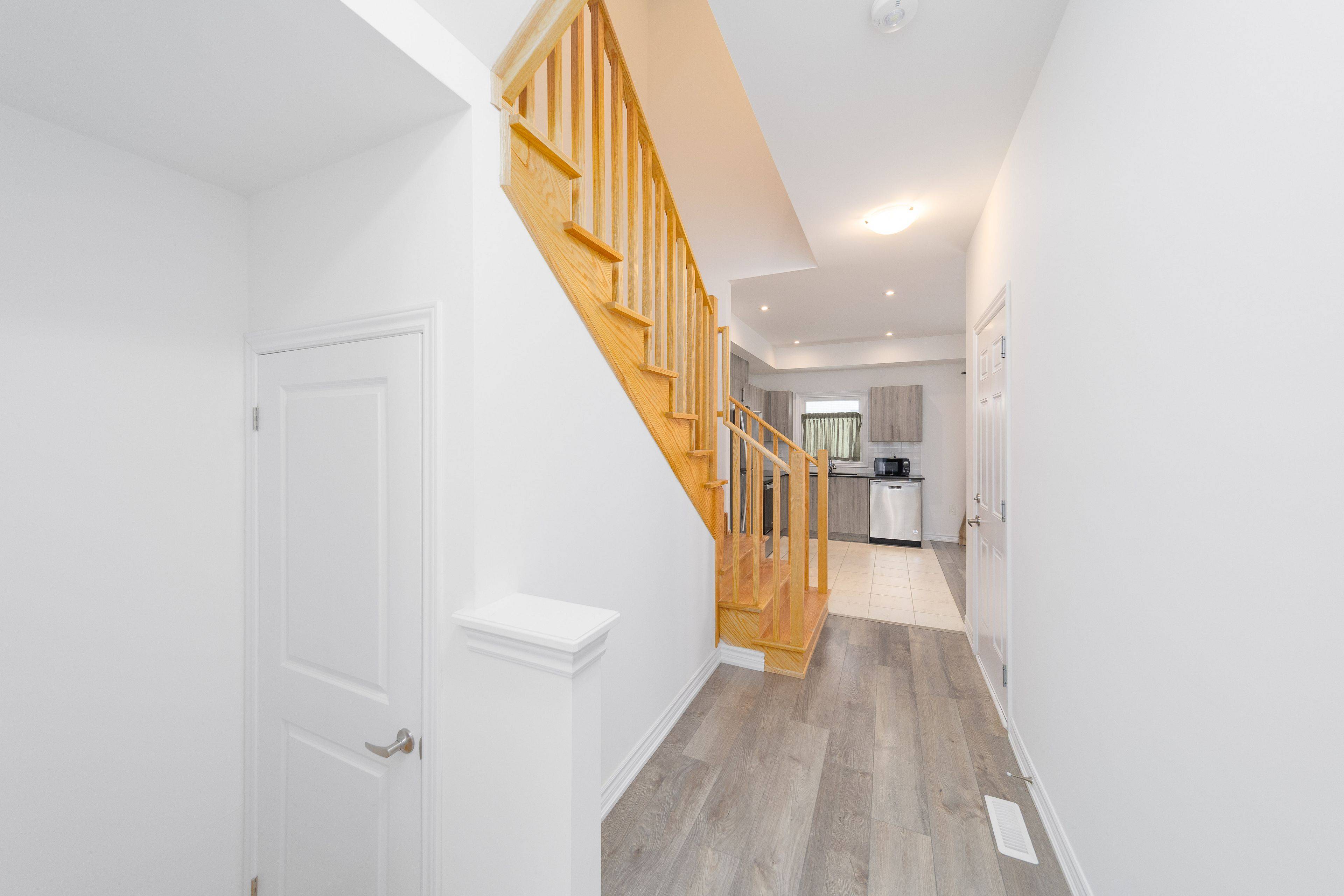 Barrie, ON L9J 0V1,8 Wagon LN