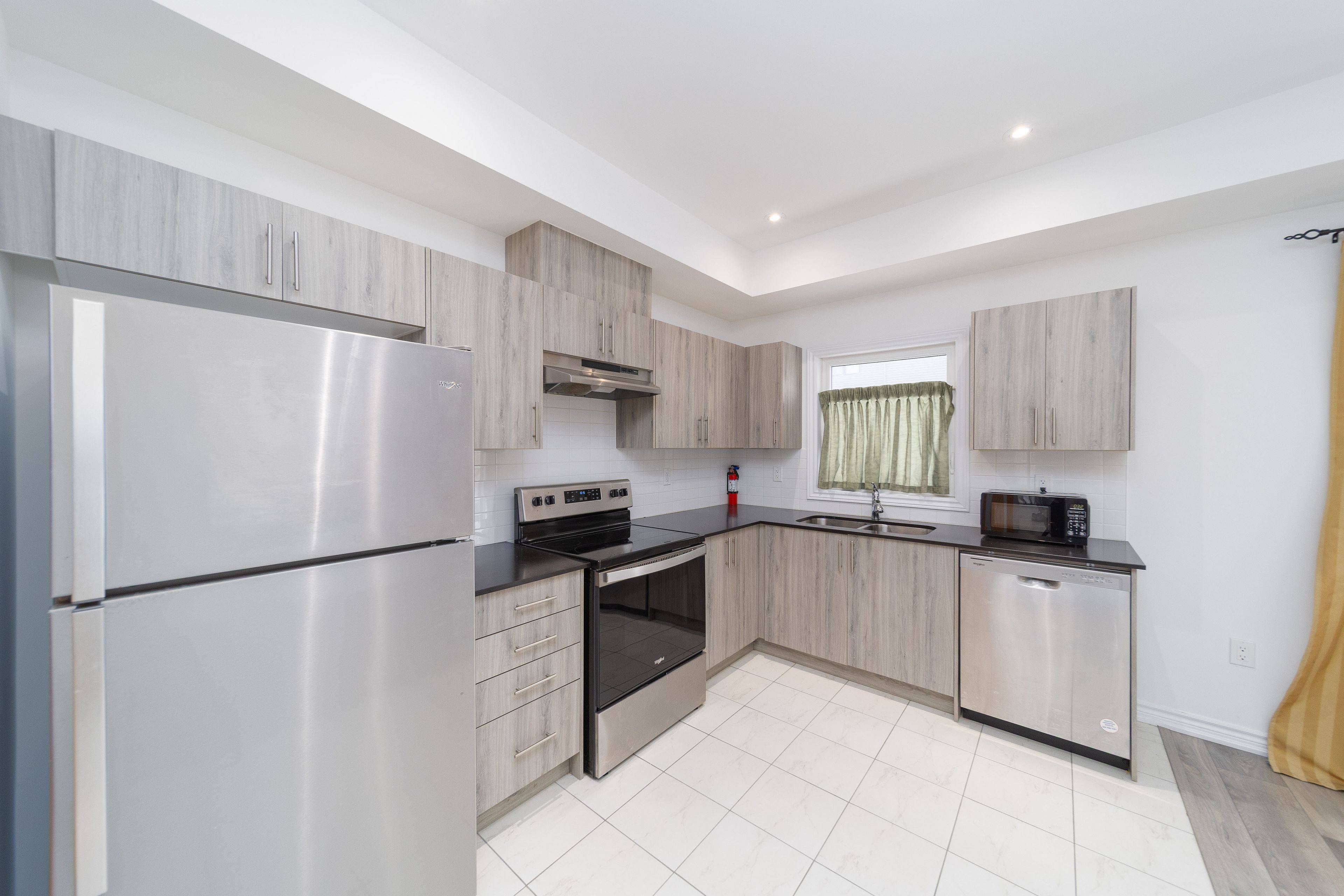 Barrie, ON L9J 0V1,8 Wagon LN