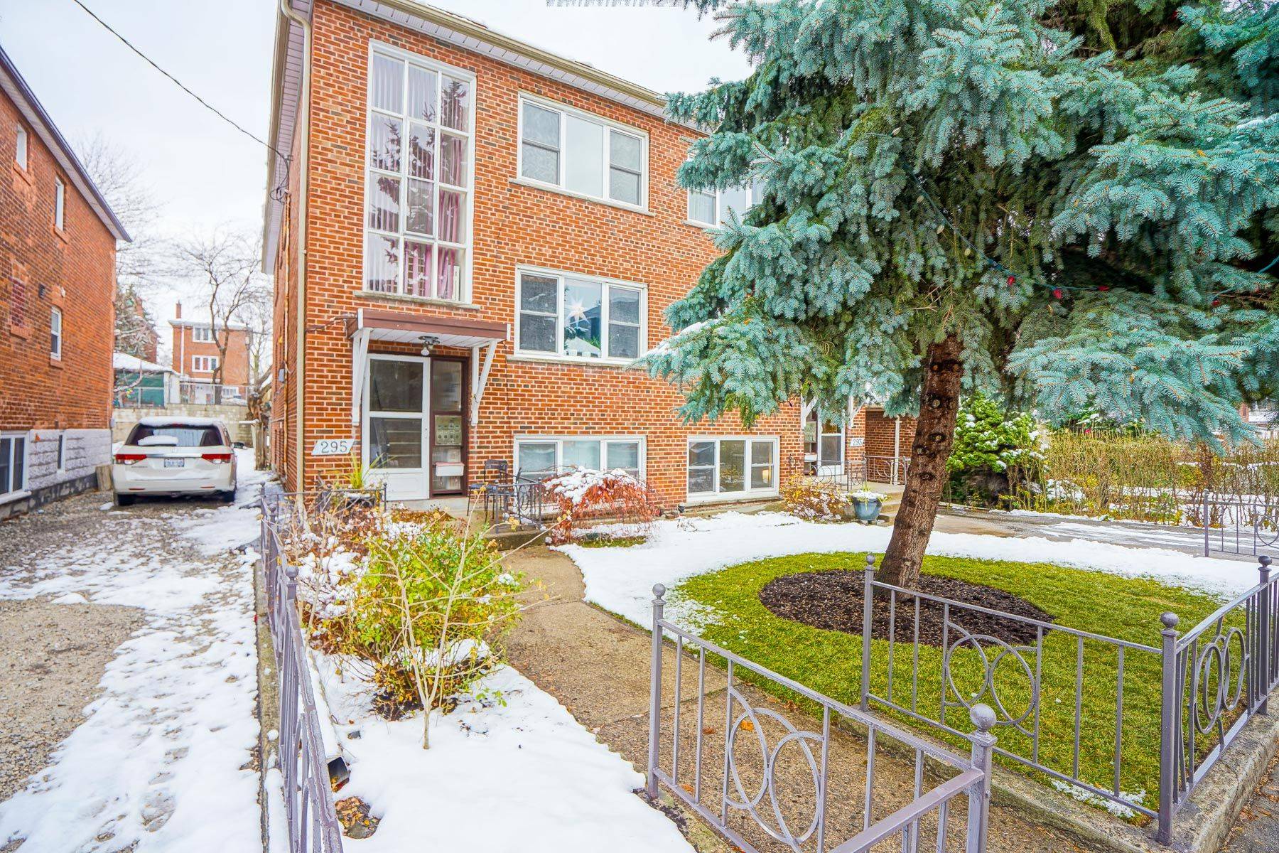 Toronto W02, ON M6P 2H6,295 Indian GRV W #3