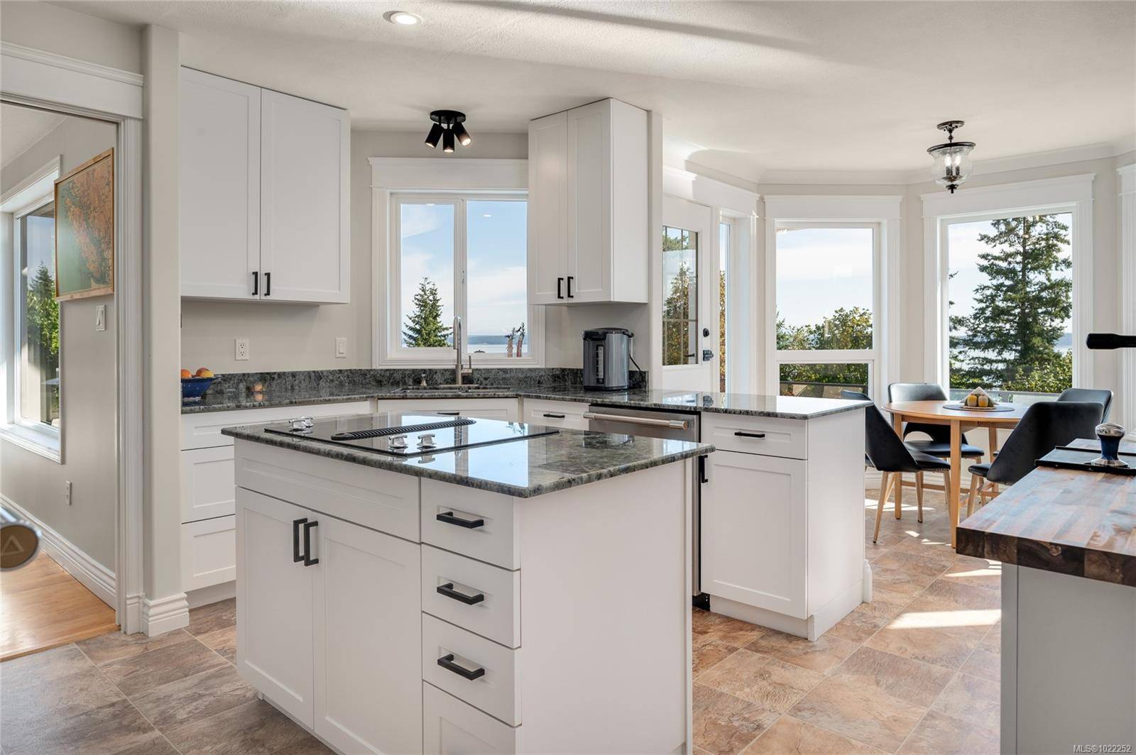 Chemainus, BC V0R 1K2,10091 View St