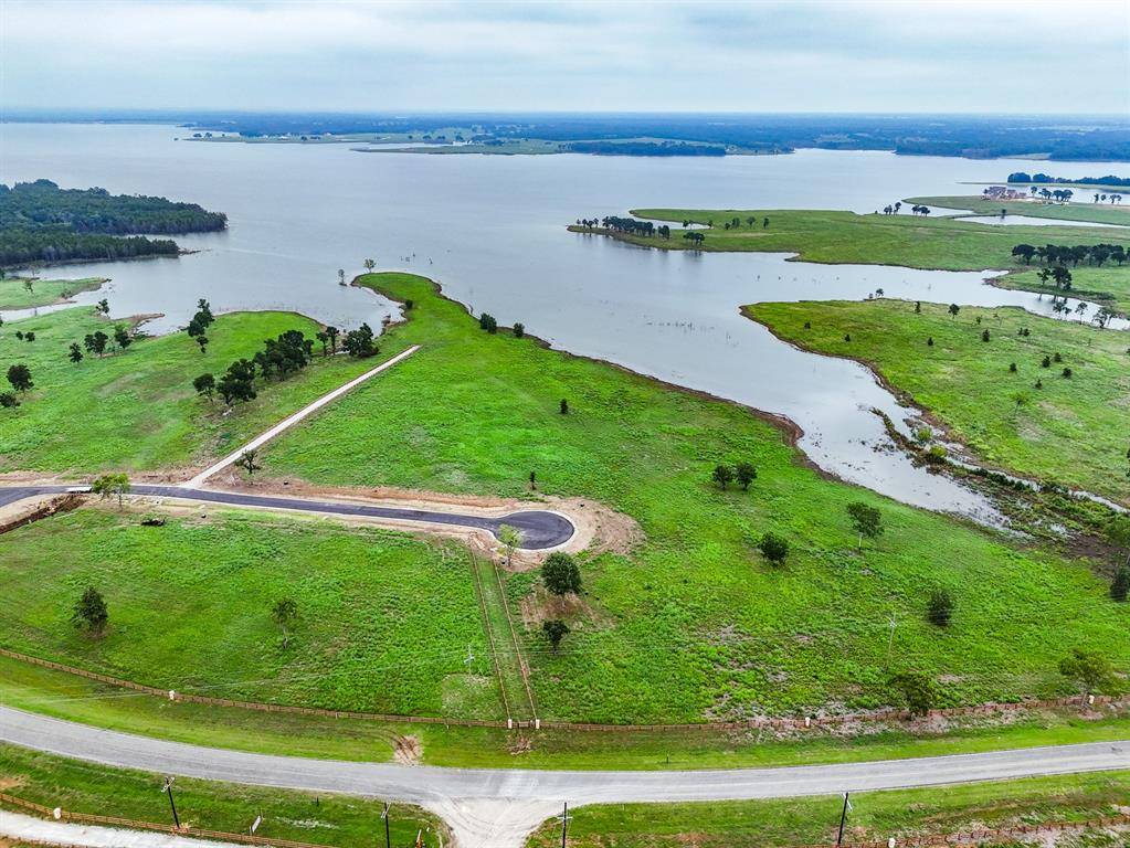 Windom, TX 75492,204 Lakeshore Lane