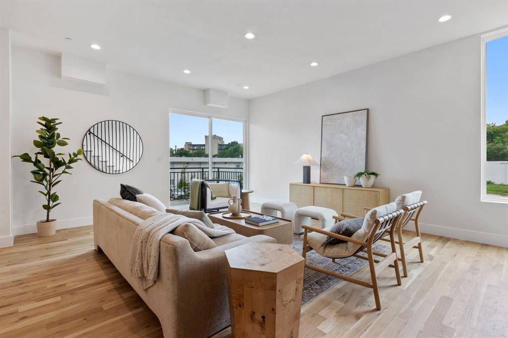 Dallas, TX 75219,4330 Dickason Avenue #201