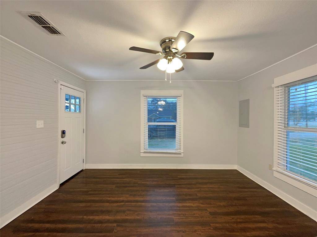 Sanger, TX 76266,212 N 4th Street