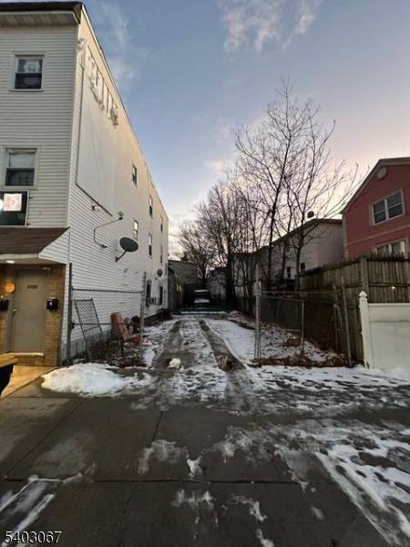 Newark City, NJ 07103,510 SO Orange Ave