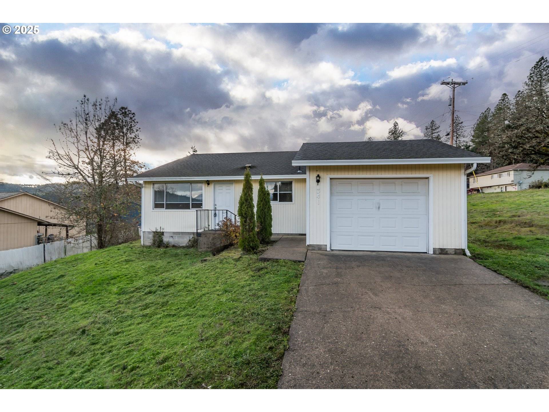 Sutherlin, OR 97479,341 ASH ST