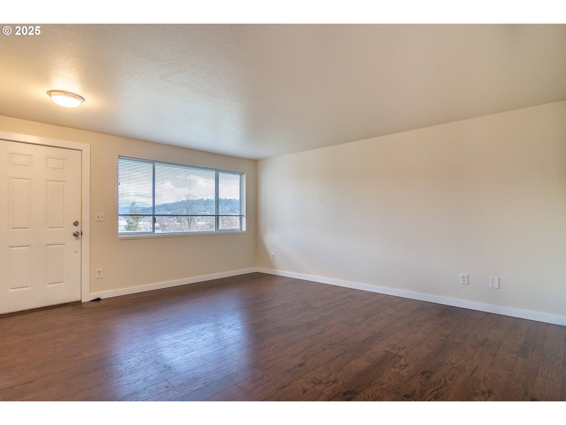 Sutherlin, OR 97479,341 ASH ST