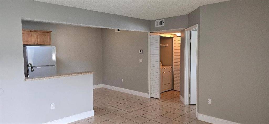 Pembroke Pines, FL 33025,301 W Palm Way #107