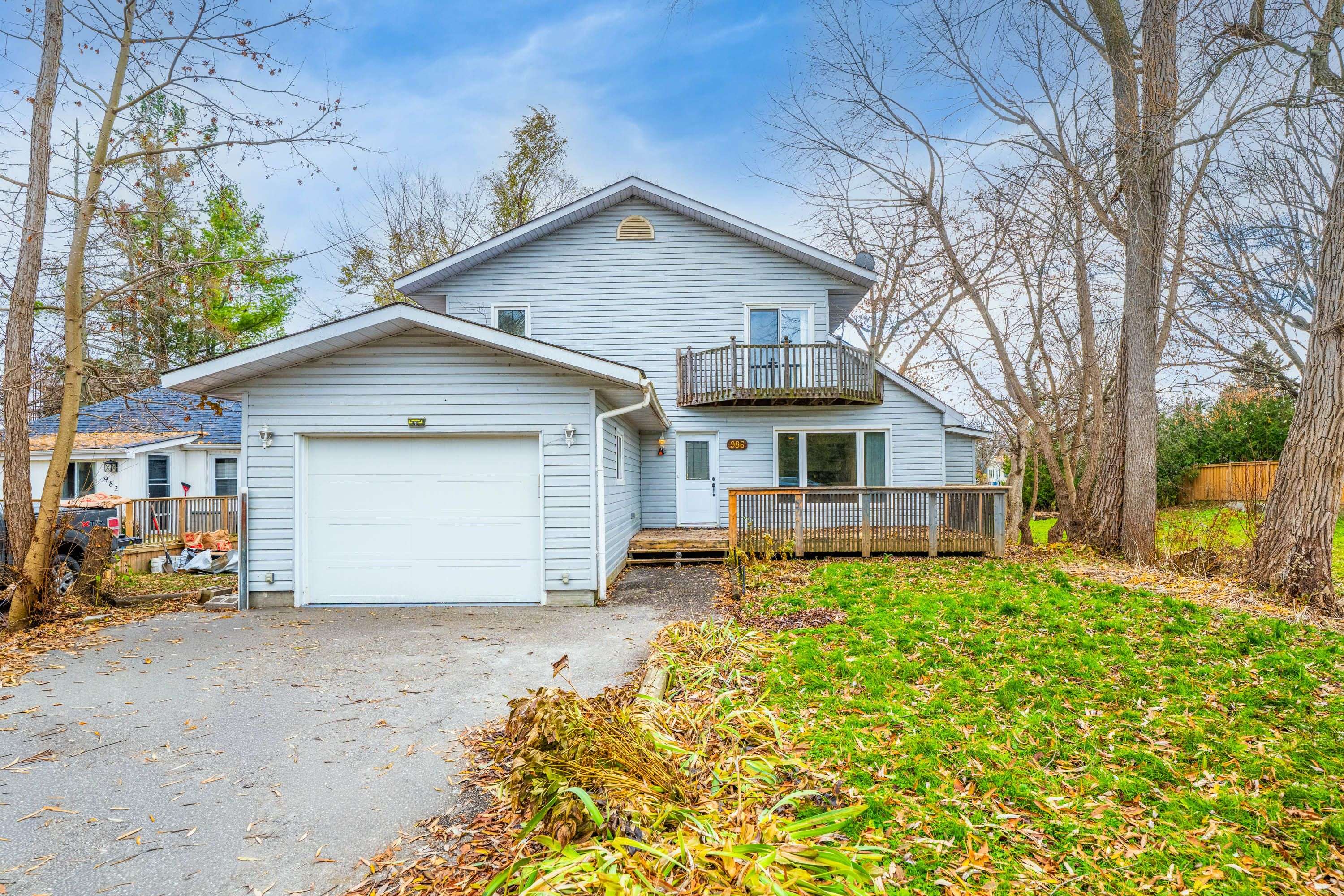 Innisfil, ON L0L 1C0,986 Robinson ST