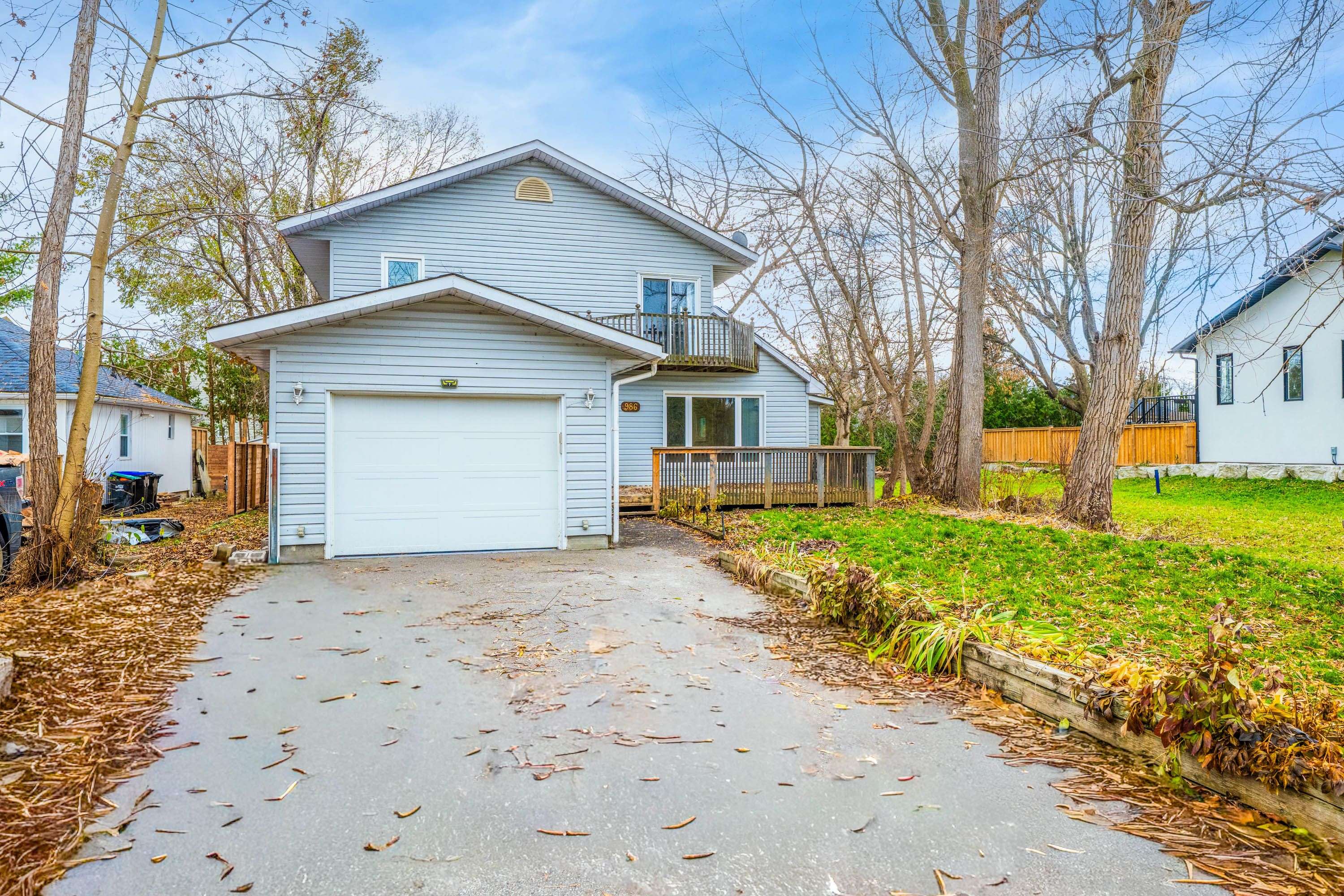 Innisfil, ON L0L 1C0,986 Robinson ST