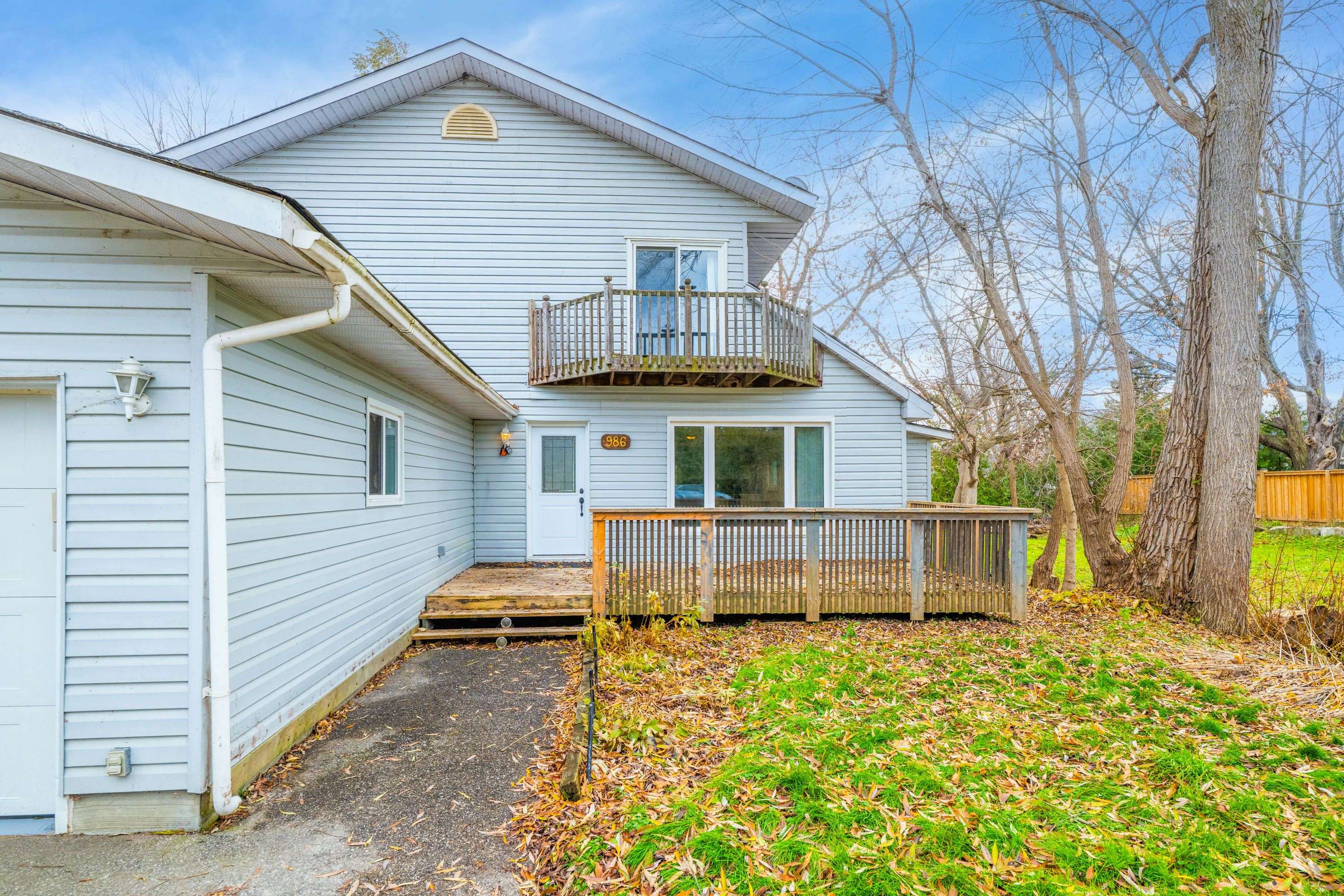 Innisfil, ON L0L 1C0,986 Robinson ST