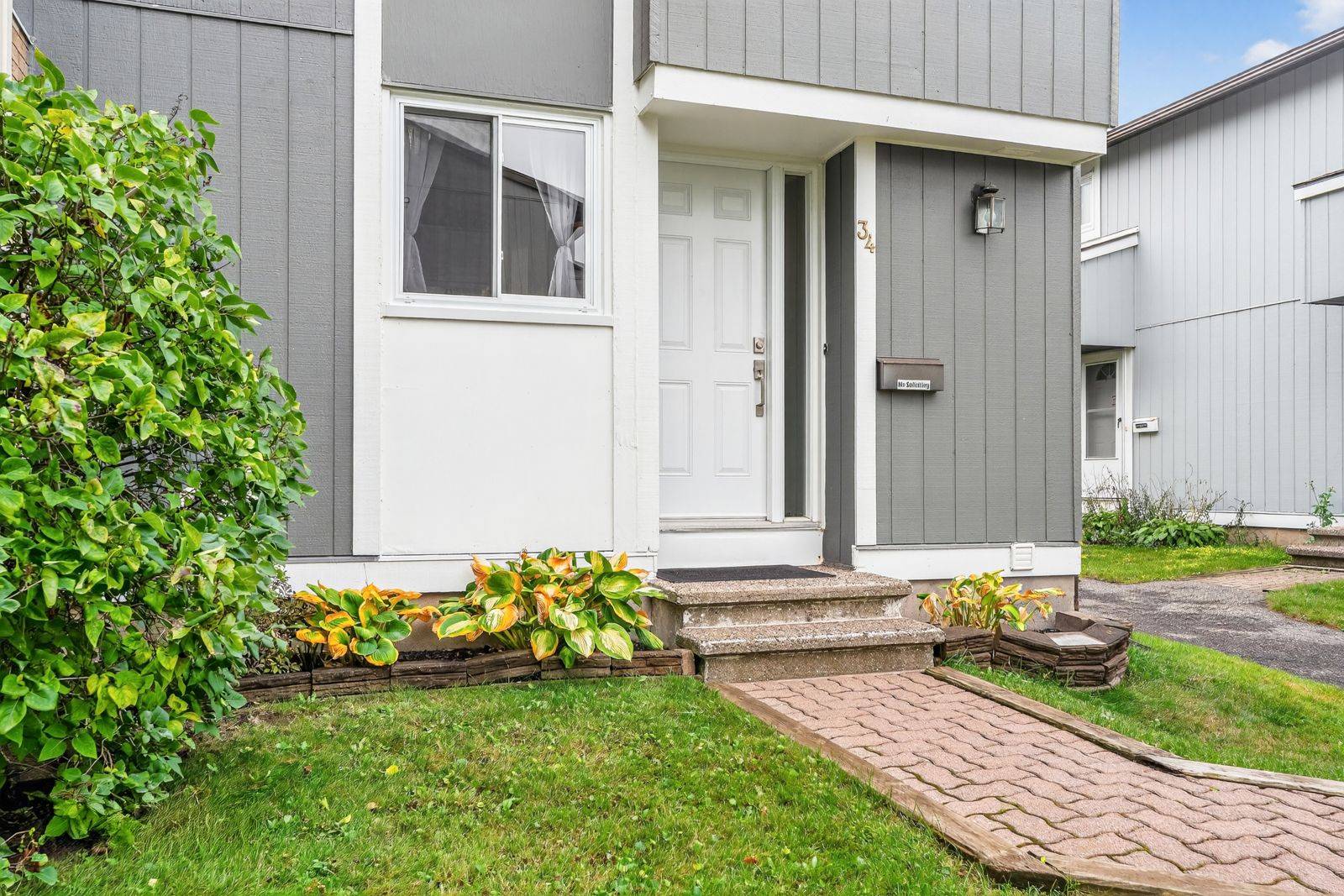 Barrhaven, ON K2J 1N3,34 Sherway DR #61