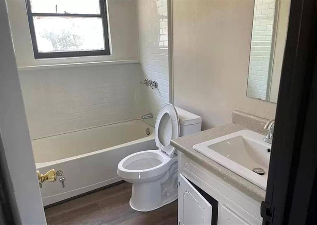 Bowie, TX 76230,910 Circle Drive