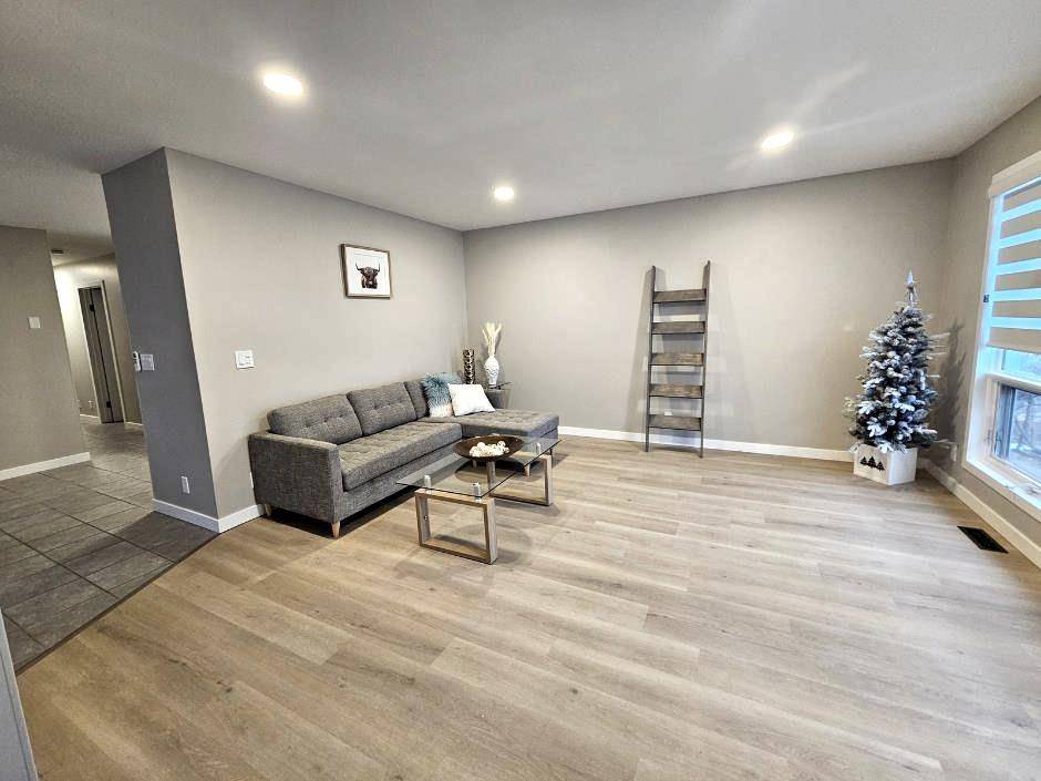 Sylvan Lake, AB T4S 1N5,4703 44 Street